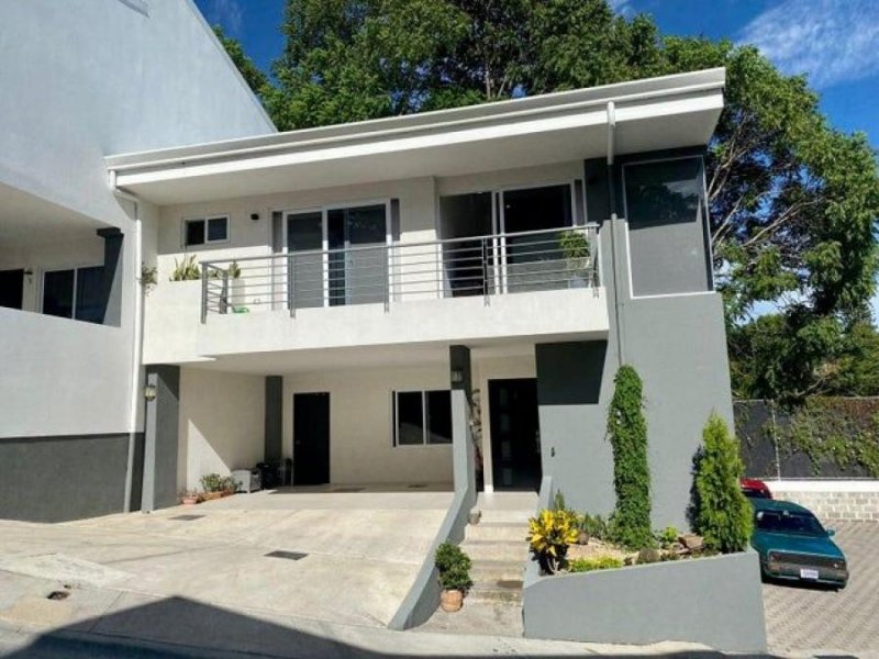 Casa en Venta en Uruca Santa Ana, San José