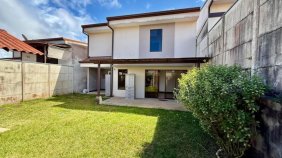 Sen Vende linda casa en la trinidad de Moravia 26-1293