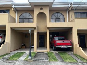 Casa en Venta en Condominio Real las Gladiolas Ulloa, Heredia
