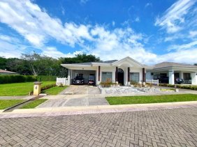 Casa en Venta en  Guácima, Alajuela