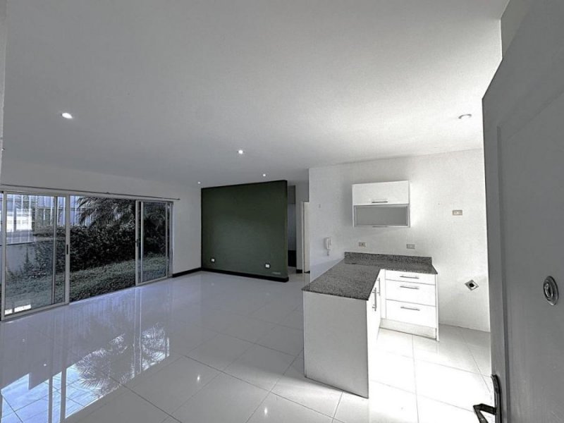 Venta de apartamento en primer piso en Ayarco Curridabat MGA