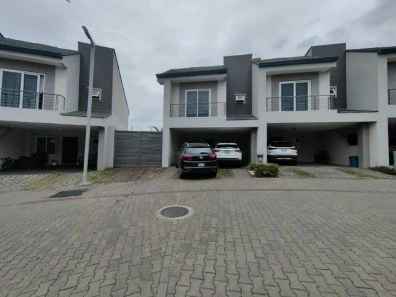 Casa en Venta en Condominio Rio Palma, Guachipelin Escazú, San José