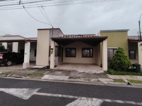 Casa en Venta en  El Tejar, Cartago