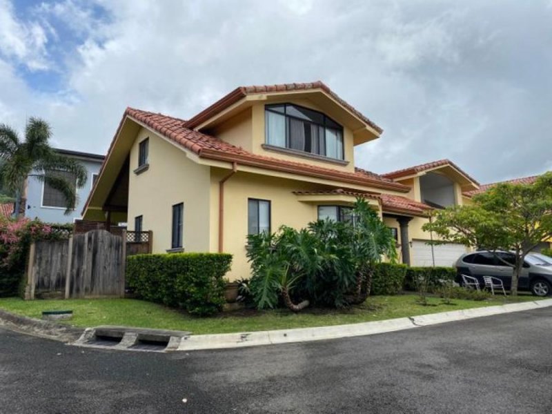 Foto Casa en Venta en Piedades, Santa Ana, San José - U$D 325.000 - CAV54273 - BienesOnLine