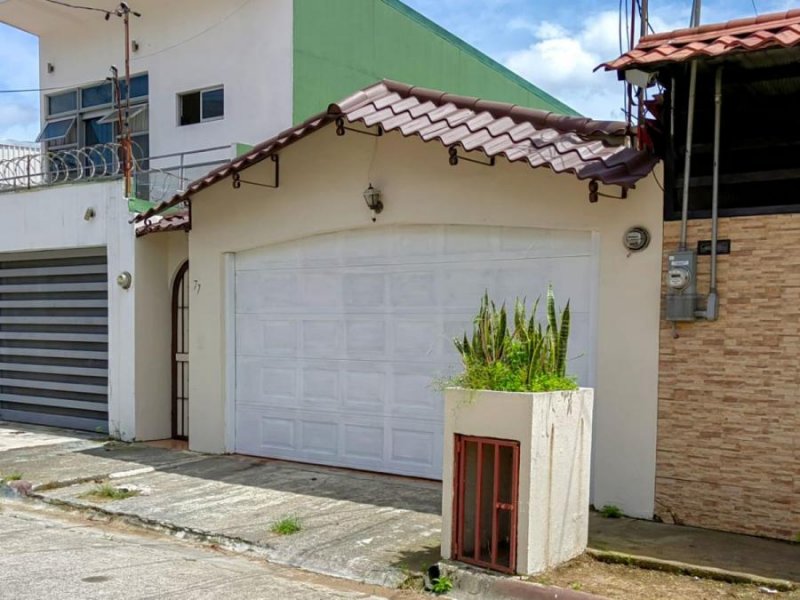 Venta de casa en Residencial Yaranaba, El Carmen de Guadalupe #JE002