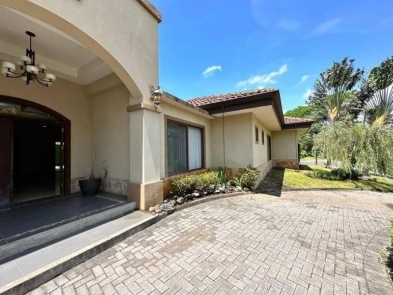 Casa en Venta en Rio Oro Santa Ana, San José