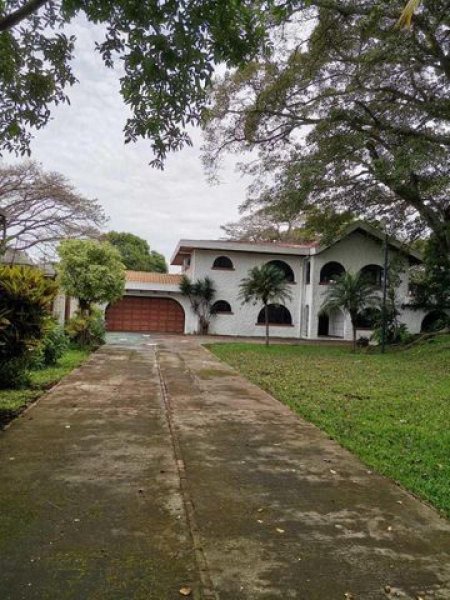 Foto Casa en Venta en San Rafael, Escazú, San José - U$D 650.000 - CAV54479 - BienesOnLine