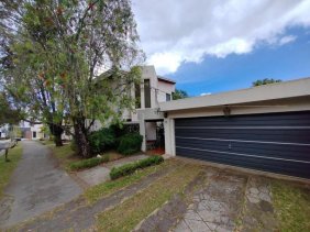 Venta de Casa en Sanchez de Curridabat.