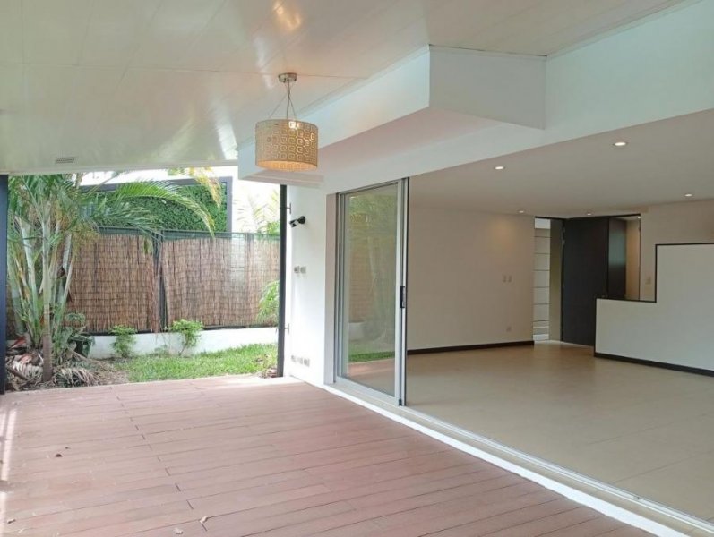 Venta de casa en Santa Ana 4 habitaciones MGA