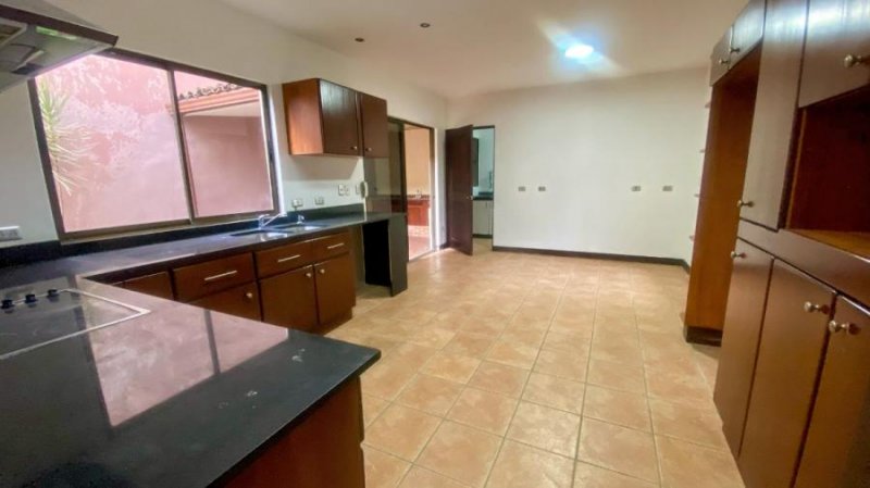 Venta de casa en Santa Ana Centro E.T #25-1842