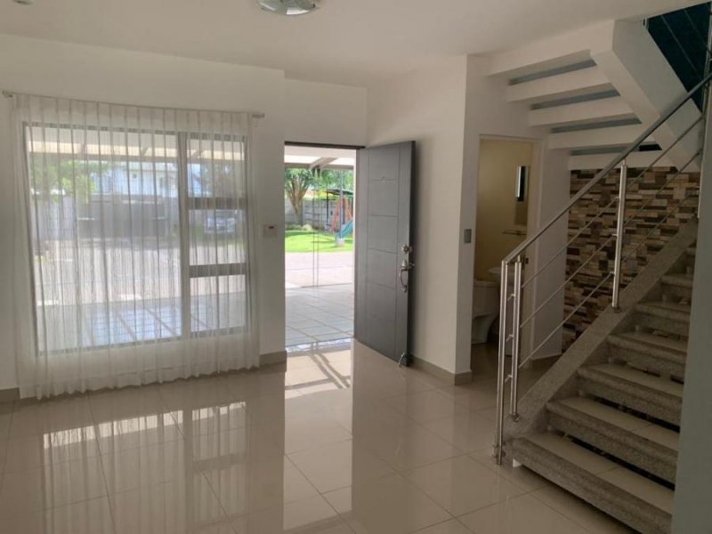 Foto Casa en Venta en Piedades, San José - U$D 215.000 - CAV90623 - BienesOnLine