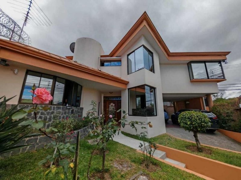 Venta de casa esquinera con uso mixto en El Carmen de Guadalupe US$ 350,000 #9916