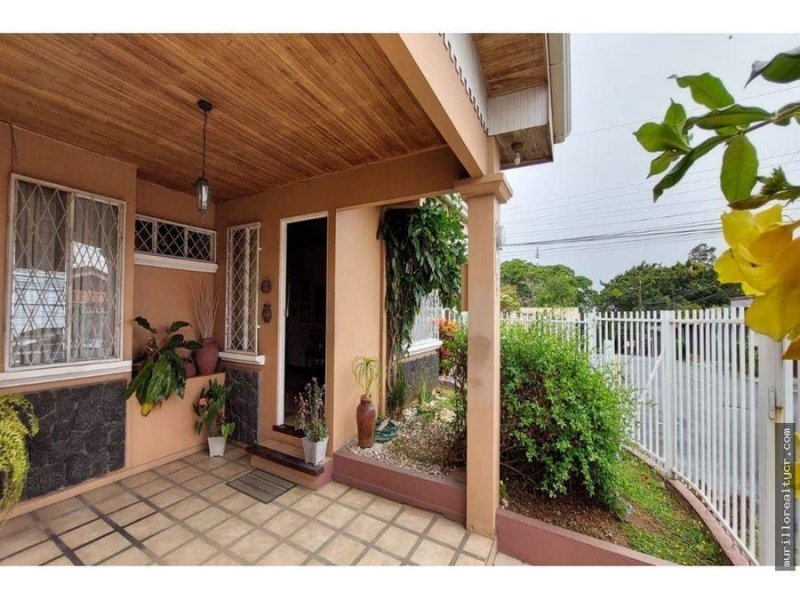 Venta de casa esquinera en San Vicente de Santo Domingo #8871803