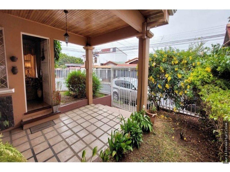 Venta de casa esquinera en San Vicente de Santo Domingo #8871803