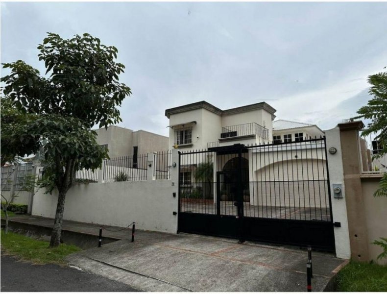 Venta de casa independiente en Santa Ana US$475,000 #ER007