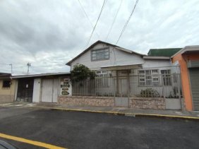 Venta de Casa + Local en Occidental de Cartago. 
