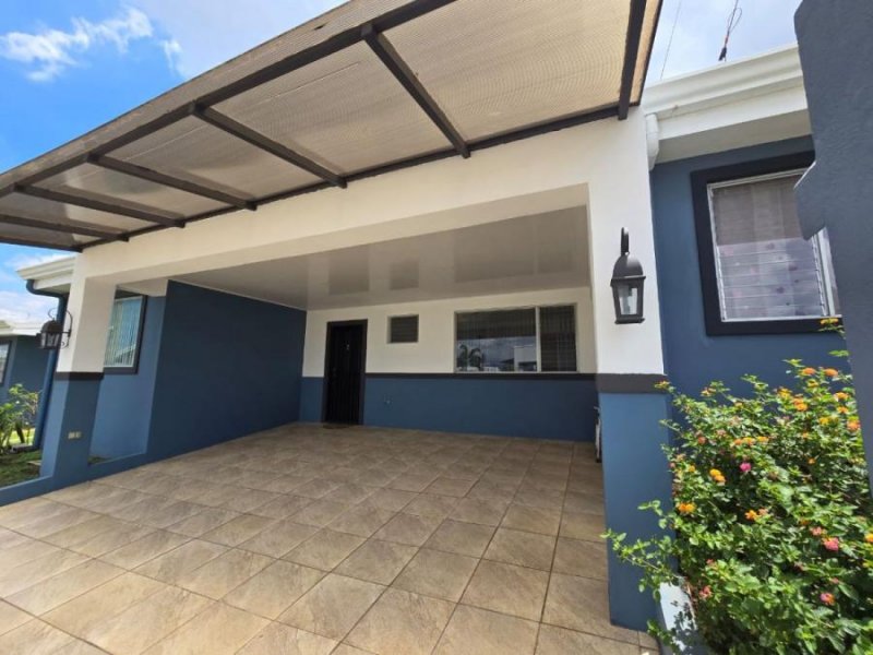 VENTA DE CASA UNA PLANTA, GRAN PATIO CONDOMINIO MALAGA SANTA BARBARA