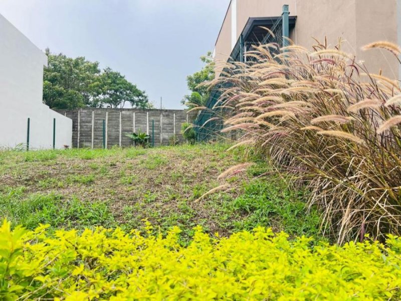 Venta de Lote en el Condominio en Alajuela, San Isidro.