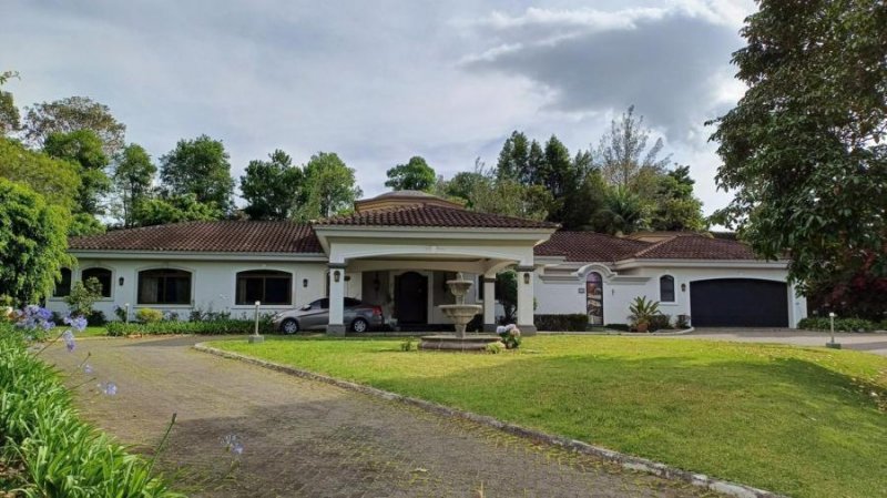 VENTA DE LUJOSA CASA EN MONTERAN CURRIDABAT  PBR