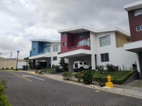 Casa en Venta en Sabanilla Montes de Oca, San José