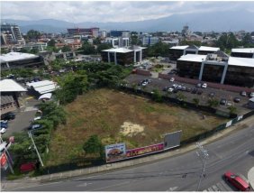 Venta de Propiedad para desarrollo comercial y habitacional en San Pedro Montes de Oca US$3,875,000 